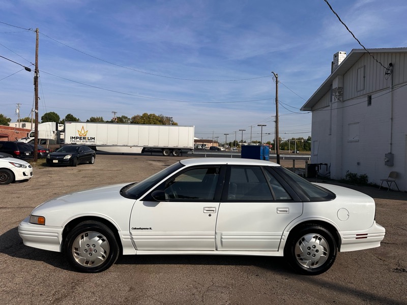 Oldsmobile Cutlass Supreme SE sedan 1994