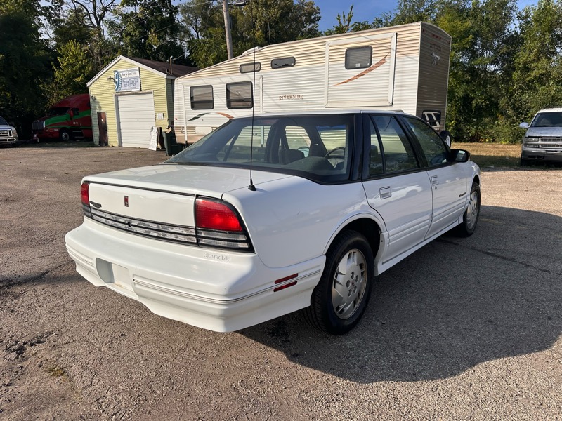 Oldsmobile Cutlass Supreme SE sedan 1994