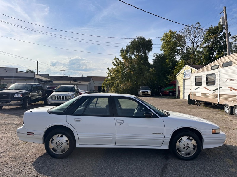 Oldsmobile Cutlass Supreme SE sedan 1994