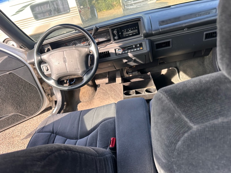 Oldsmobile Cutlass Supreme SE sedan 1994