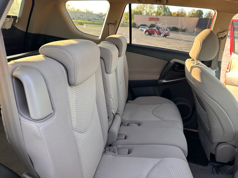 Toyota RAV4 Limited I4 2WD 2007