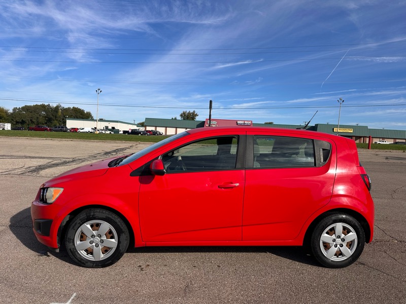 Chevrolet Sonic LS Manual 5-Door 2014