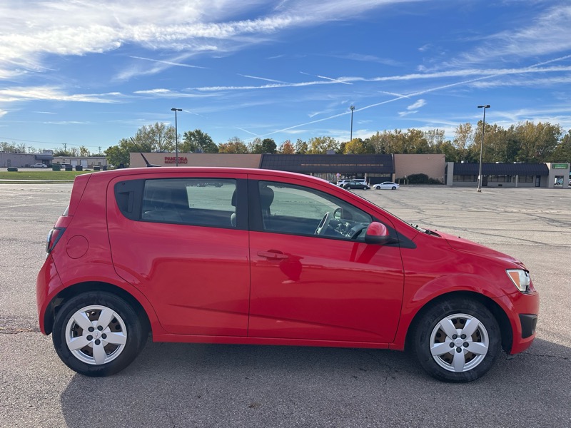 Chevrolet Sonic LS Manual 5-Door 2014