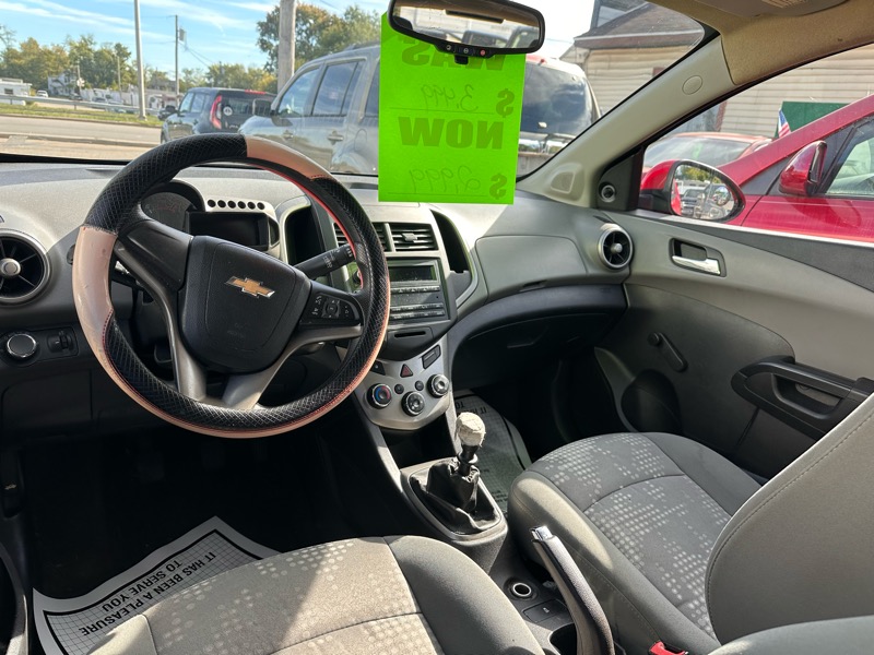 Chevrolet Sonic LS Manual 5-Door 2014