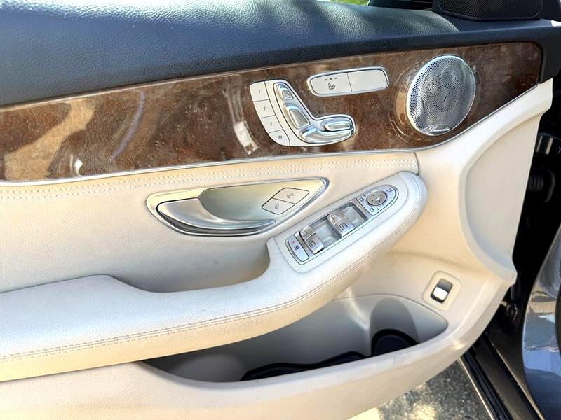 Mercedes-Benz C-Class C300 4D Sport Sedan 4M 2015 Mercedes-Benz C-Class C300 4D Sport Sedan 4M 2015