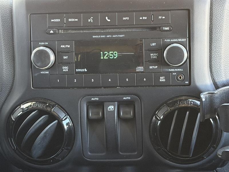 Jeep Wrangler Sahara 4WD 2014