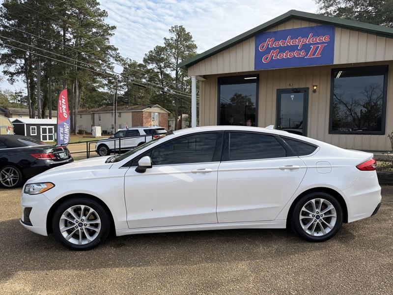 2019 Ford Fusion SE's photo
