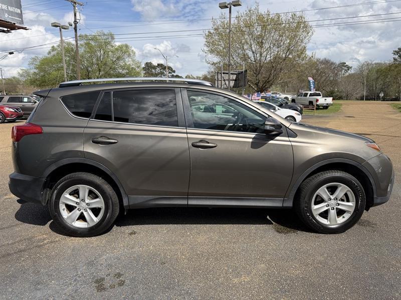 Toyota RAV4 XLE FWD 2013