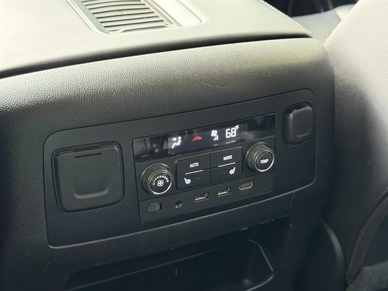 GMC Yukon XL SLT 2WD 2017