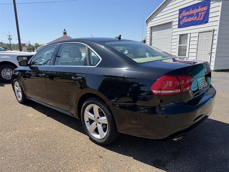 Volkswagen Passat 2.5L SE MT 2013