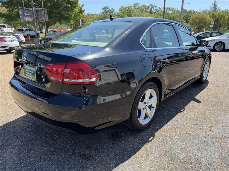 Volkswagen Passat 2.5L SE MT 2013