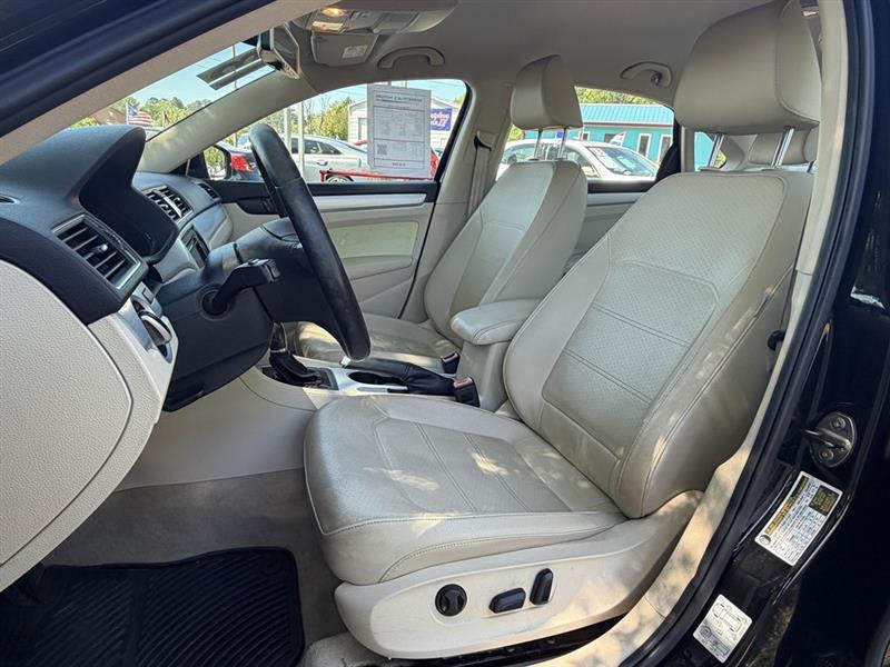 Volkswagen Passat 2.5L SE MT 2013