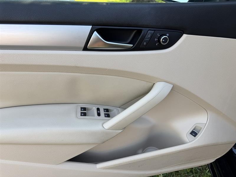 Volkswagen Passat 2.5L SE MT 2013