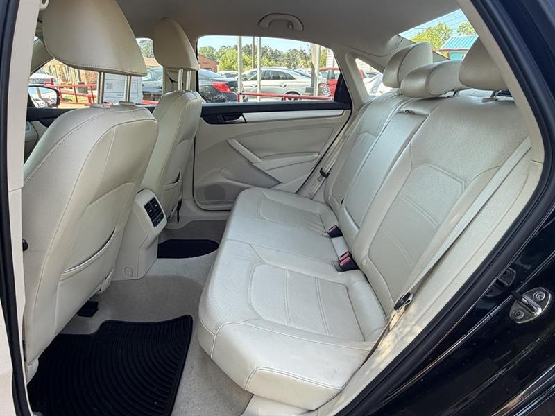 Volkswagen Passat 2.5L SE MT 2013