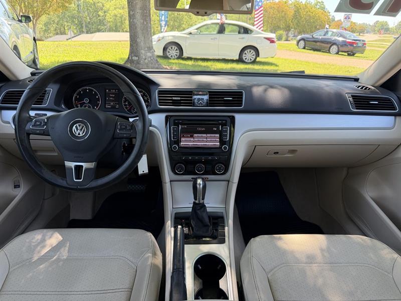 Volkswagen Passat 2.5L SE MT 2013