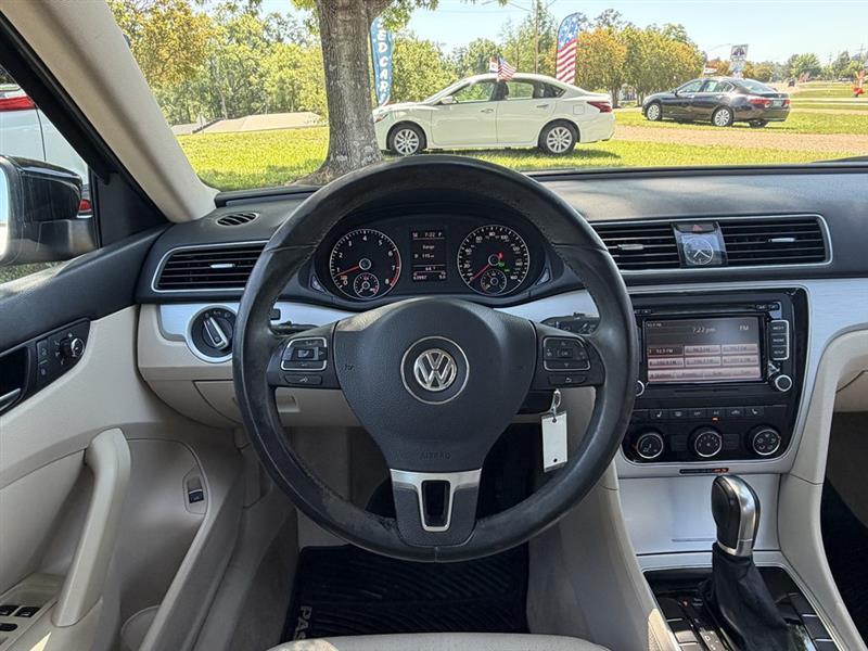 Volkswagen Passat 2.5L SE MT 2013