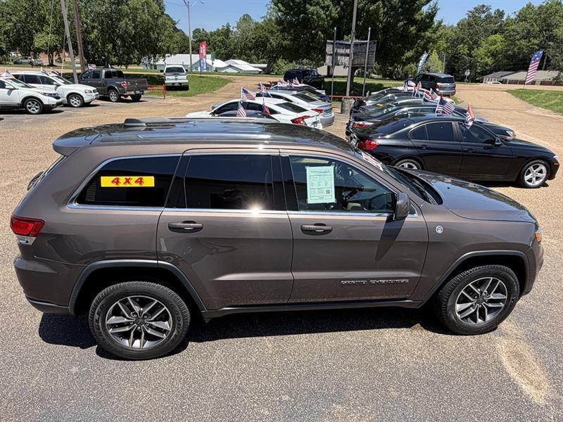 Jeep Grand Cherokee Laredo 4WD 2020