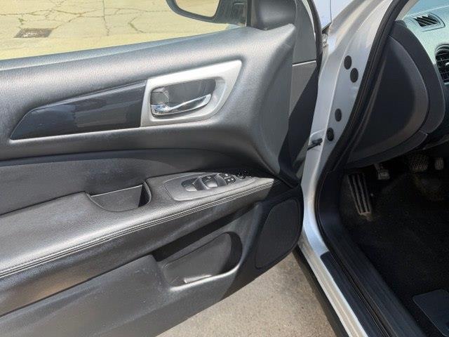 Nissan Pathfinder S 2WD 2019