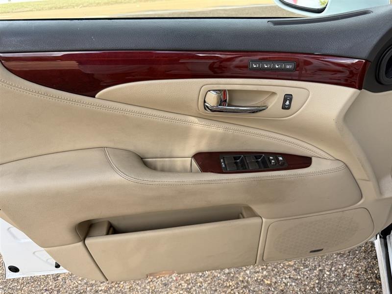 Lexus LS 460 L Luxury Sedan 2007