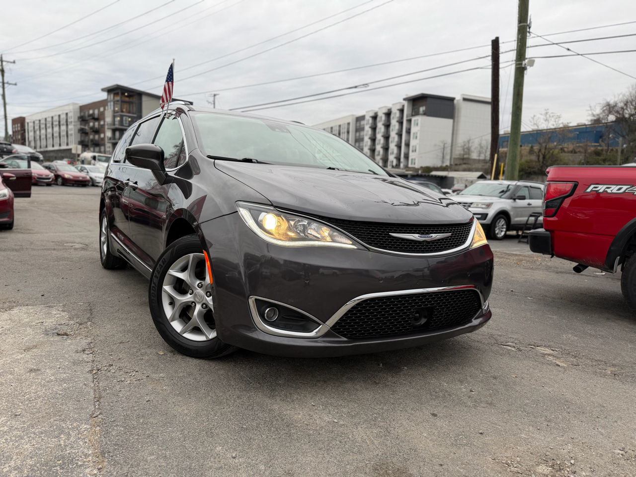 2019 Chrysler Pacifica Touring Plus photo 2