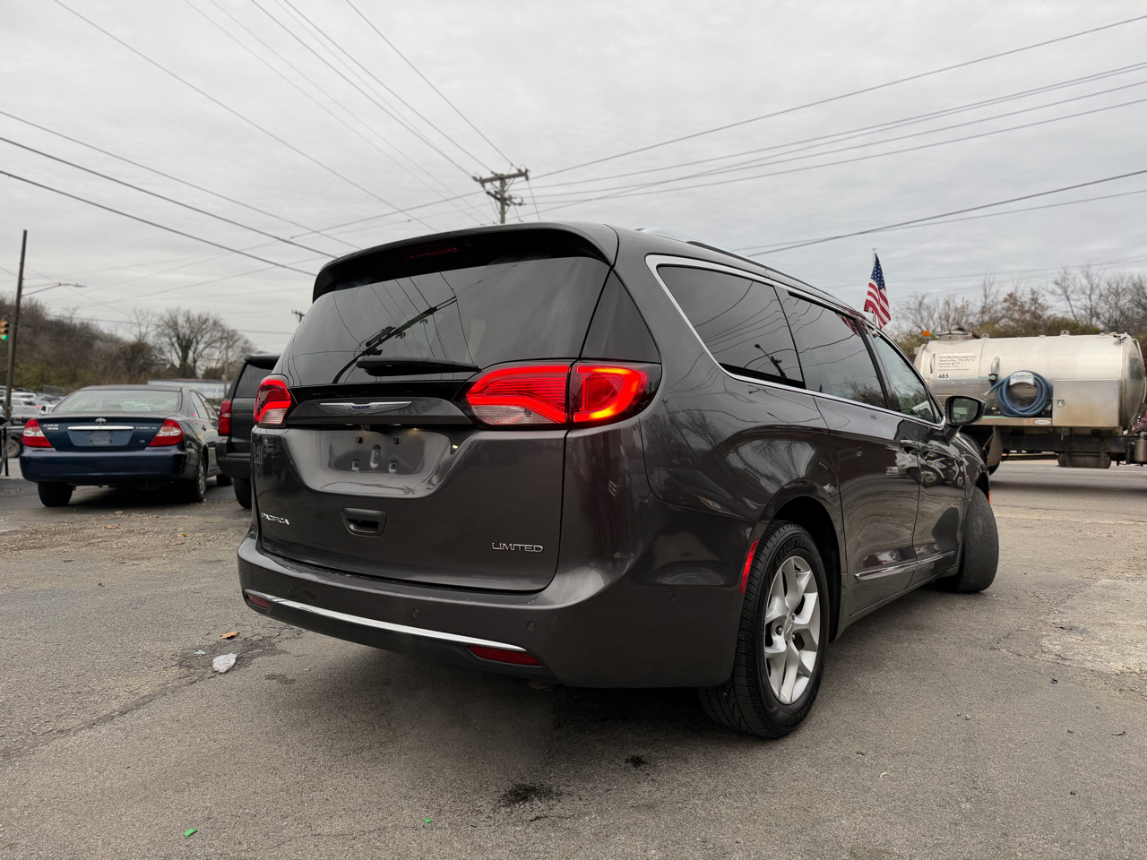 2019 Chrysler Pacifica Touring Plus photo 3