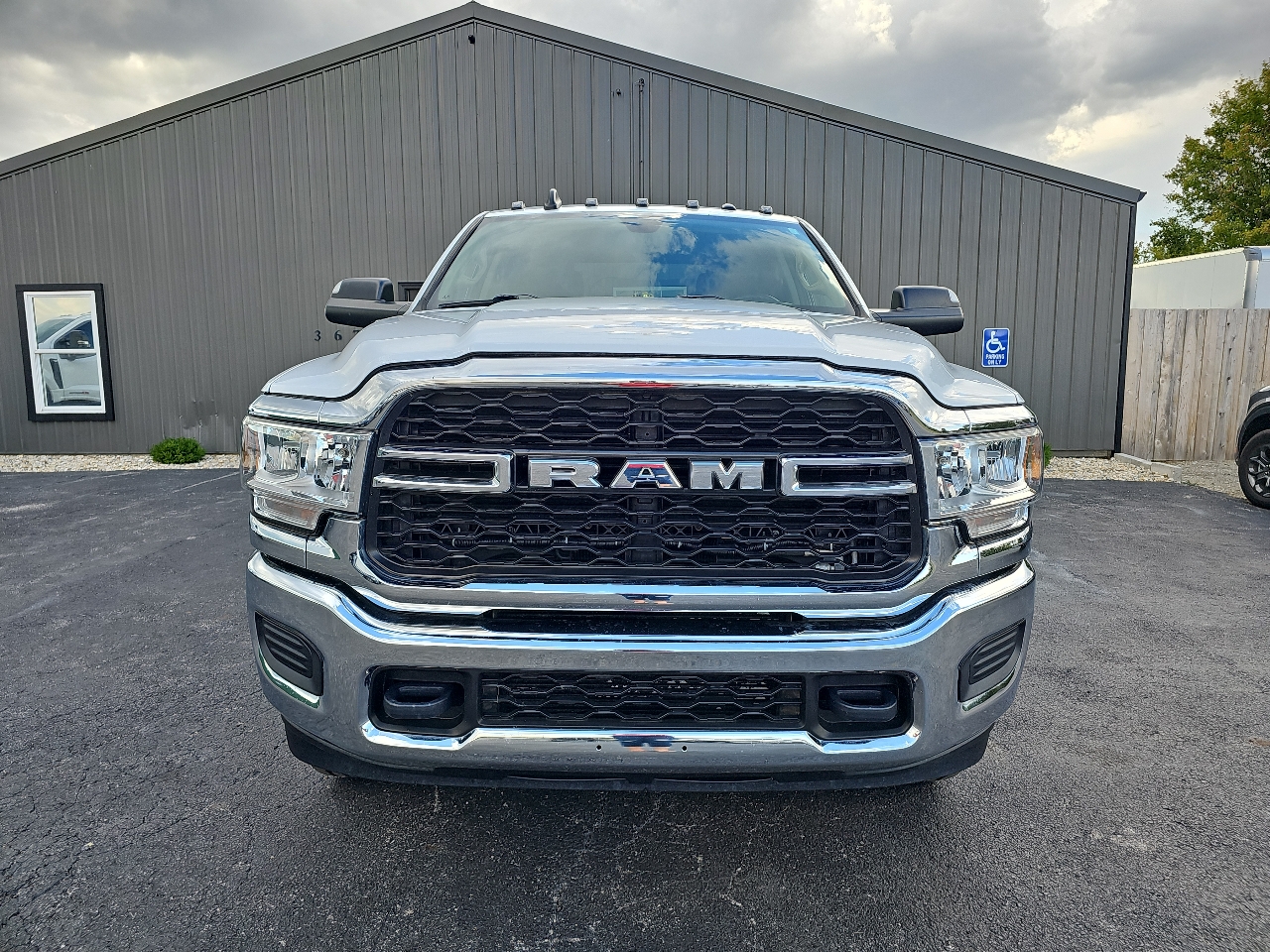 RAM 2500 Tradesman Crew Cab LWB 4WD 2020 RAM 2500 Tradesman Crew Cab LWB 4WD 2020