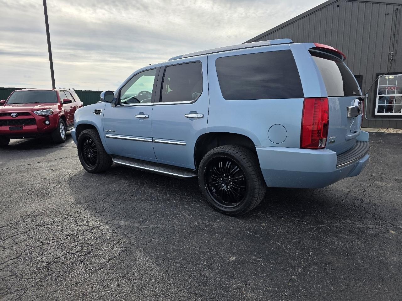 Cadillac Escalade AWD Luxury 2011