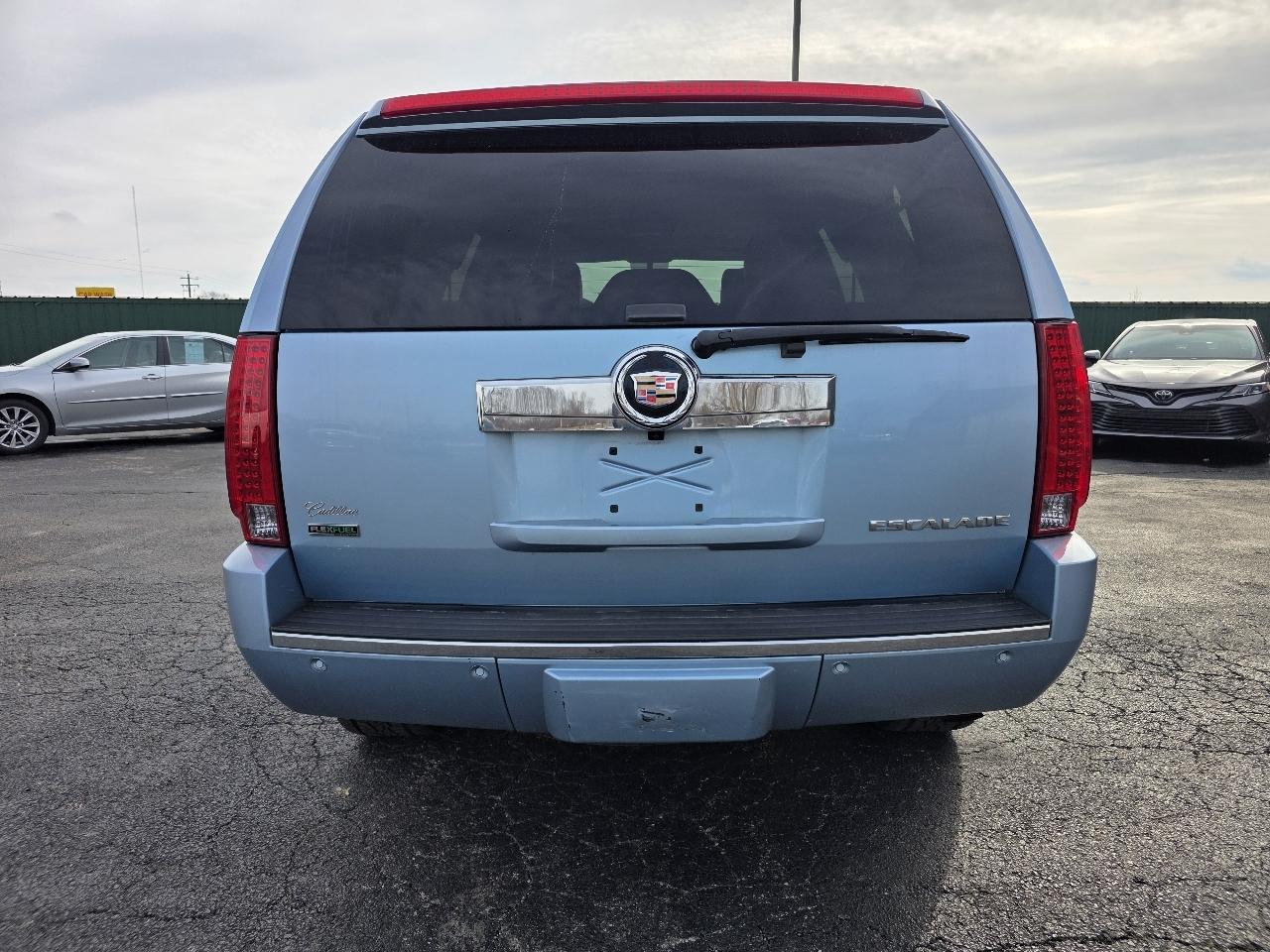 Cadillac Escalade AWD Luxury 2011