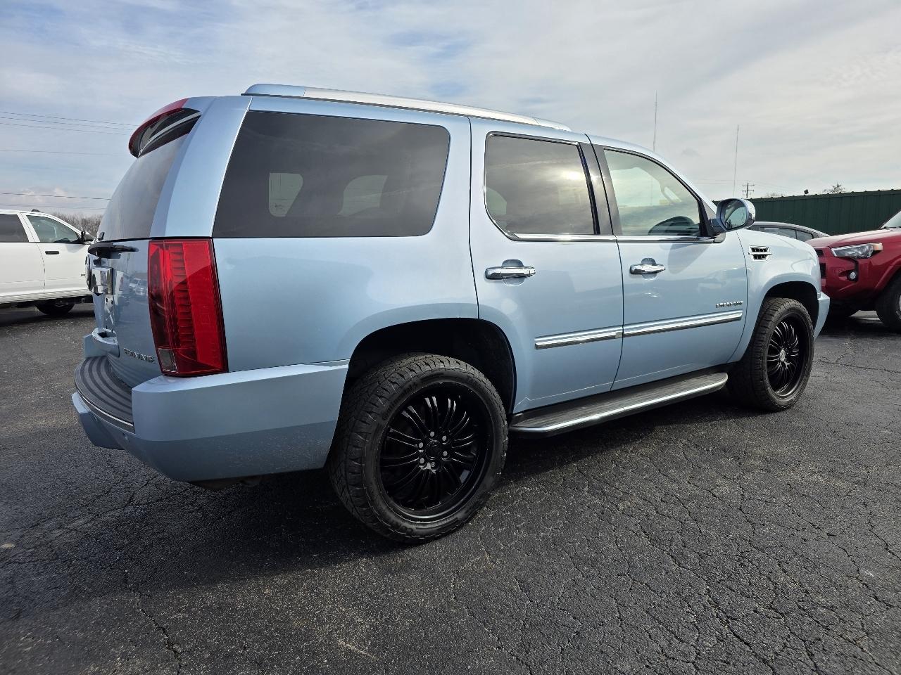 Cadillac Escalade AWD Luxury 2011