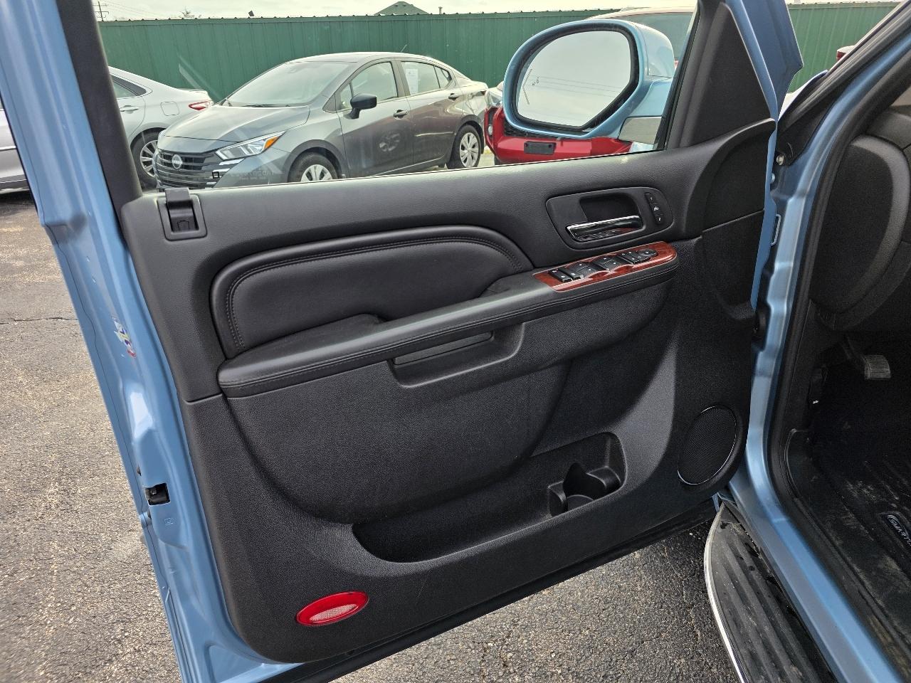 Cadillac Escalade AWD Luxury 2011