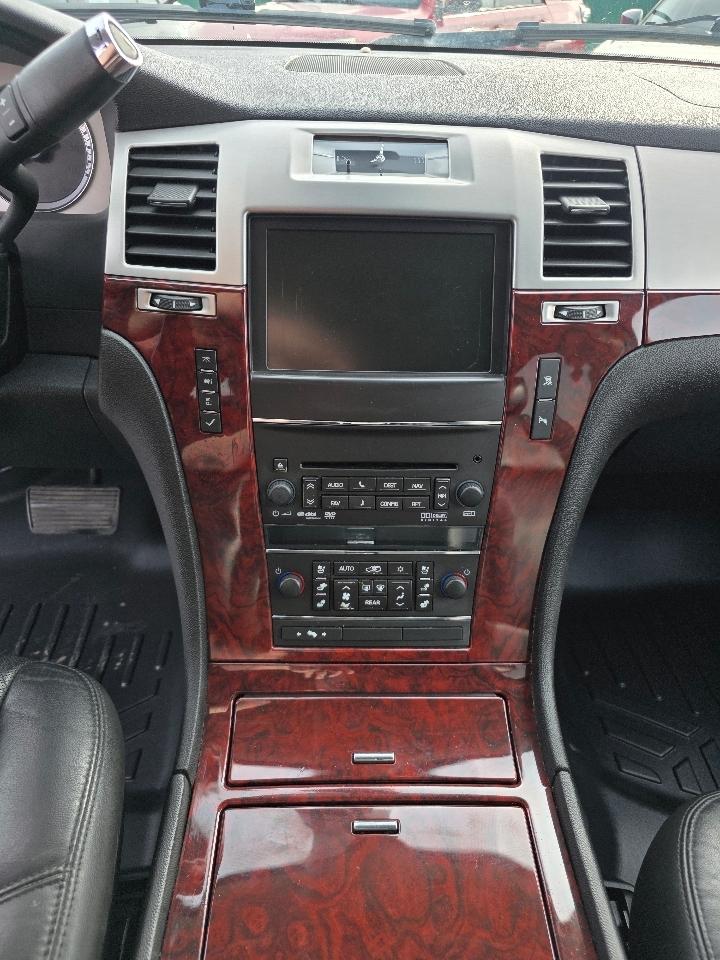 Cadillac Escalade AWD Luxury 2011