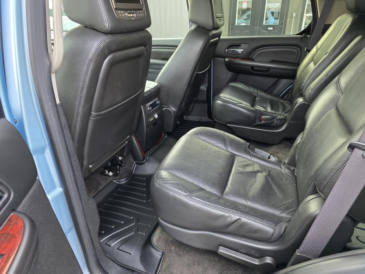 Cadillac Escalade AWD Luxury 2011