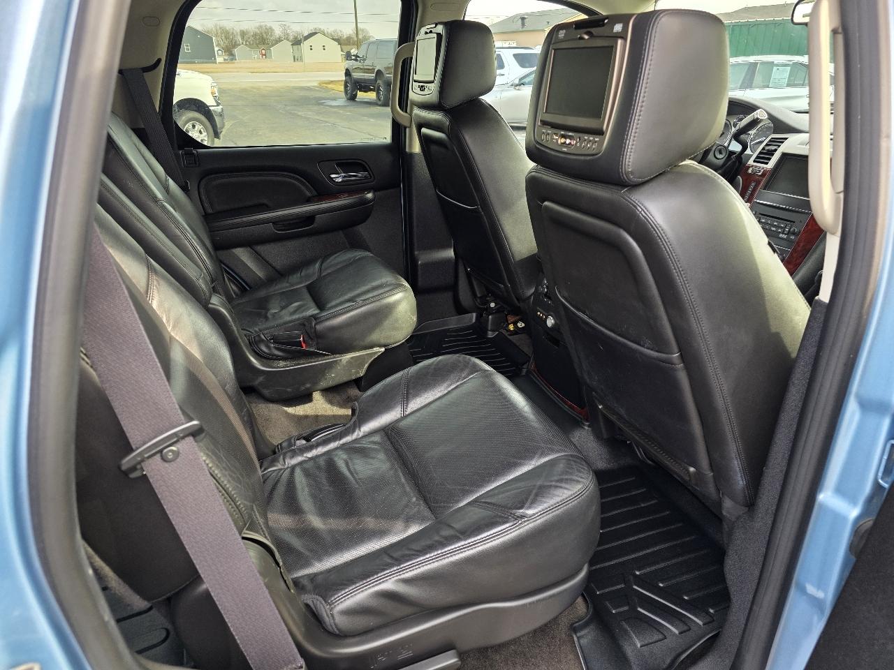 Cadillac Escalade AWD Luxury 2011