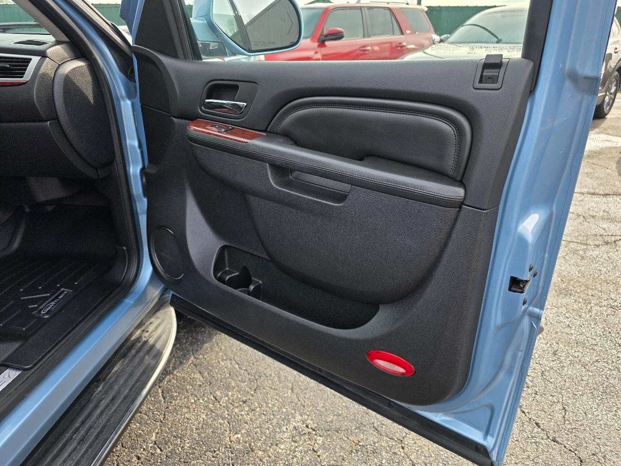 Cadillac Escalade AWD Luxury 2011