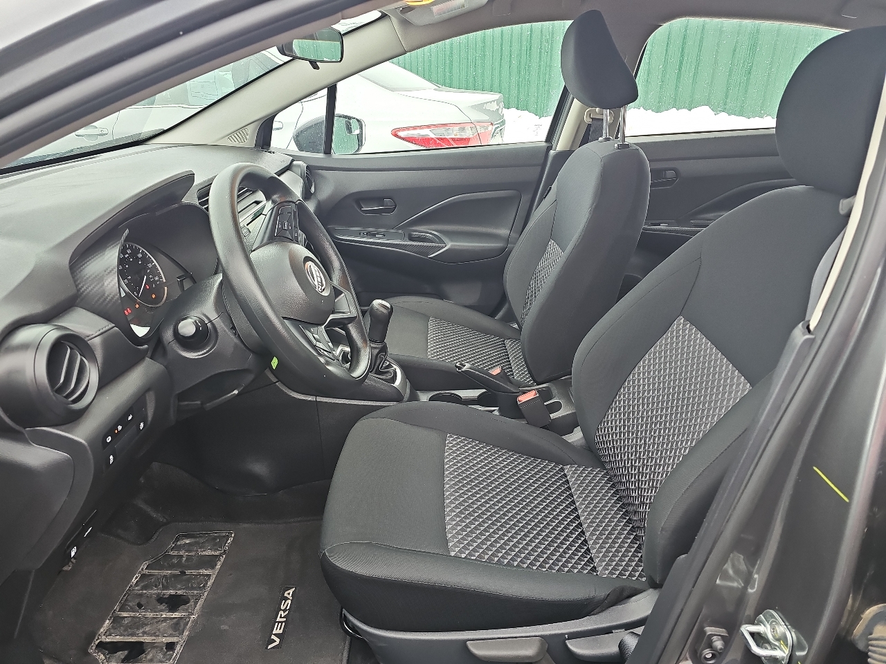 Nissan Versa S 5MT 2024