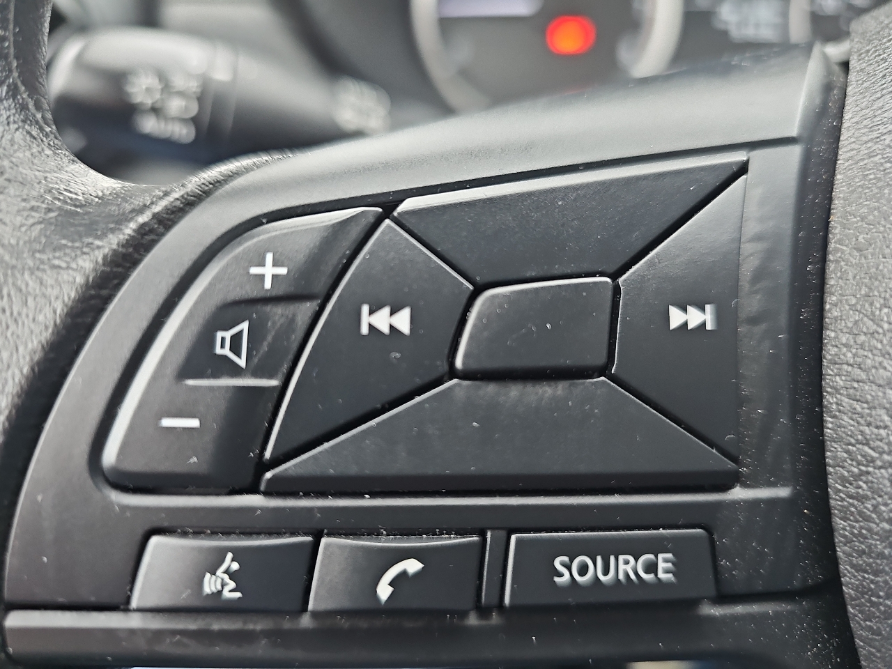 Nissan Versa S 5MT 2024