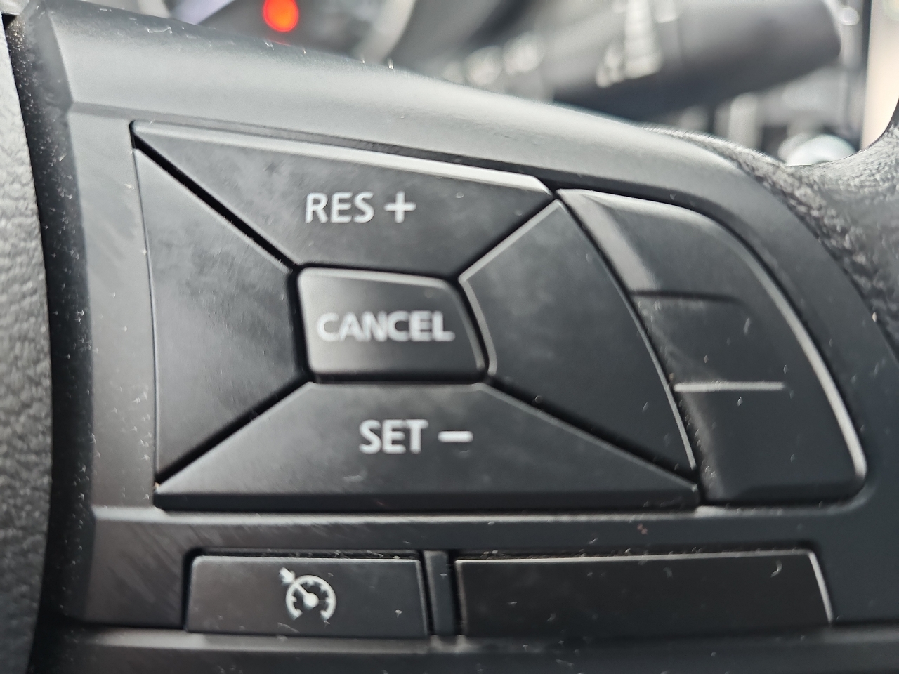 Nissan Versa S 5MT 2024