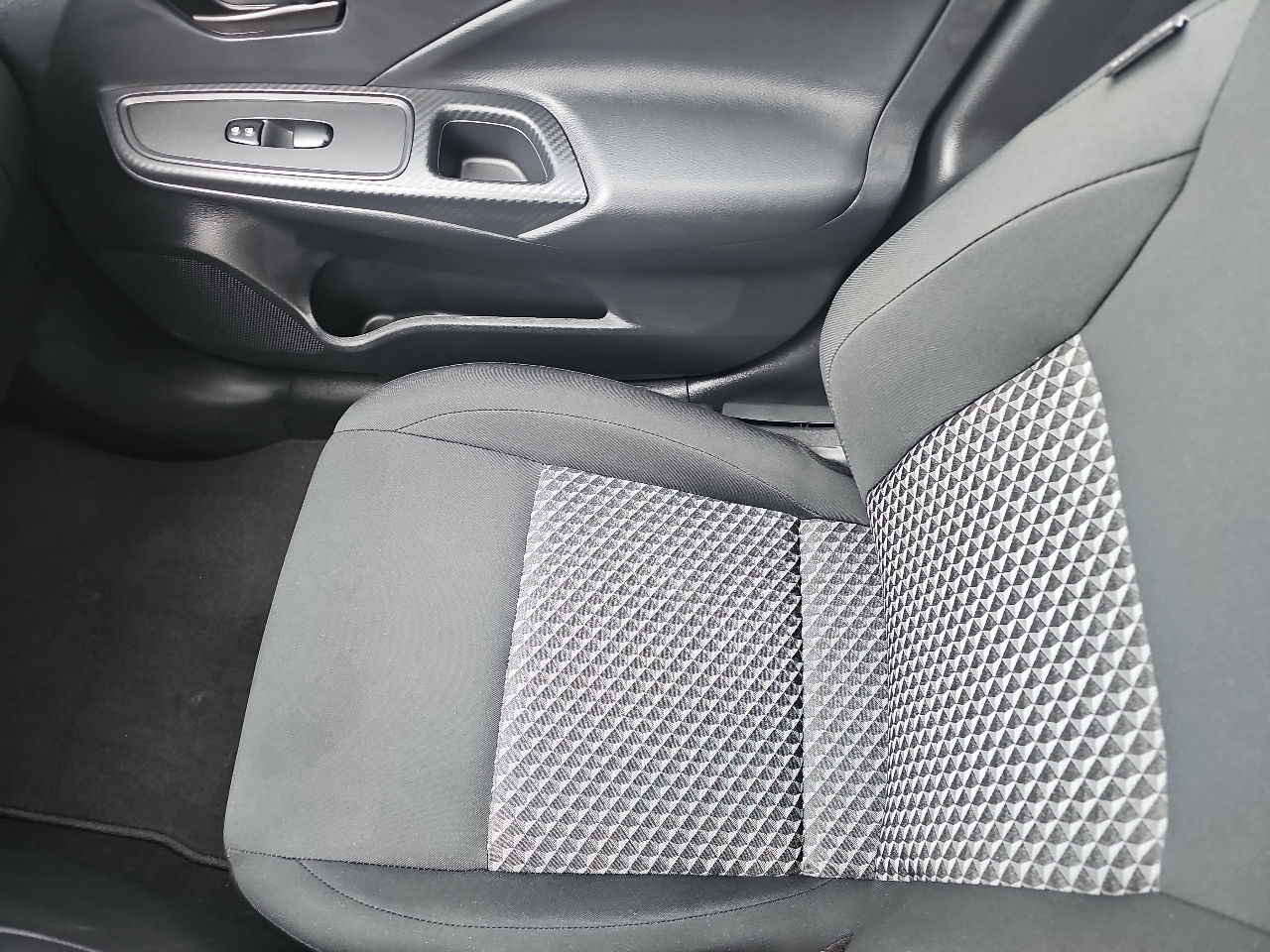 Nissan Versa S 5MT 2024