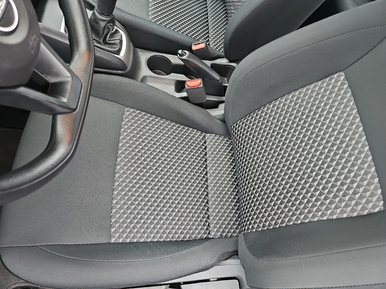 Nissan Versa S 5MT 2024