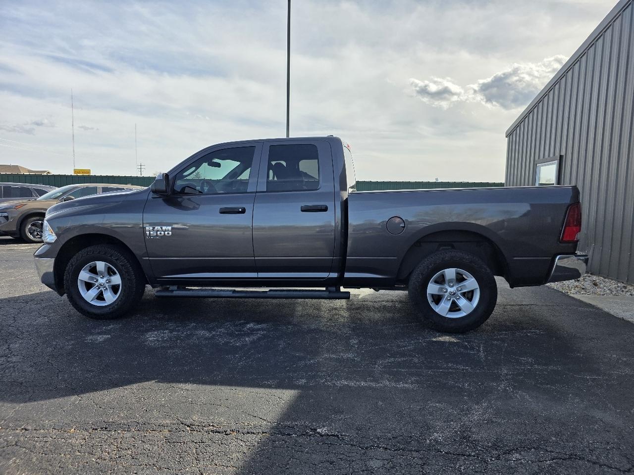 RAM 1500 Classic Tradesman Quad Cab 4WD 2021