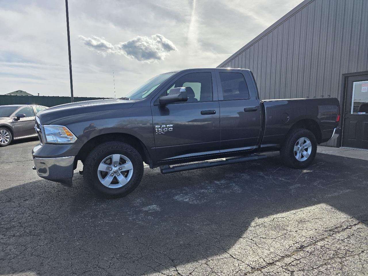 RAM 1500 Classic Tradesman Quad Cab 4WD 2021