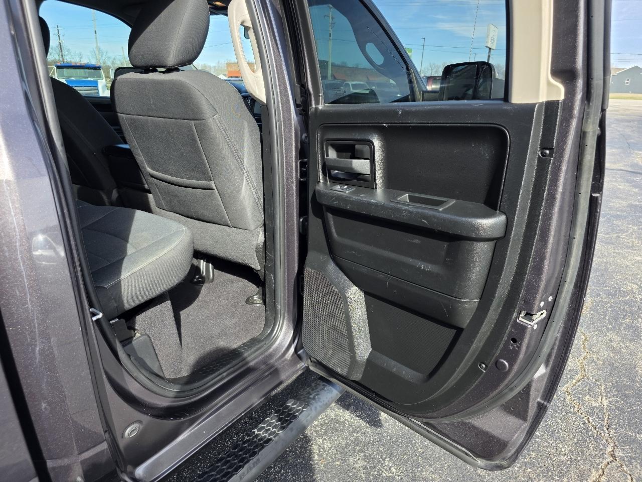 RAM 1500 Classic Tradesman Quad Cab 4WD 2021