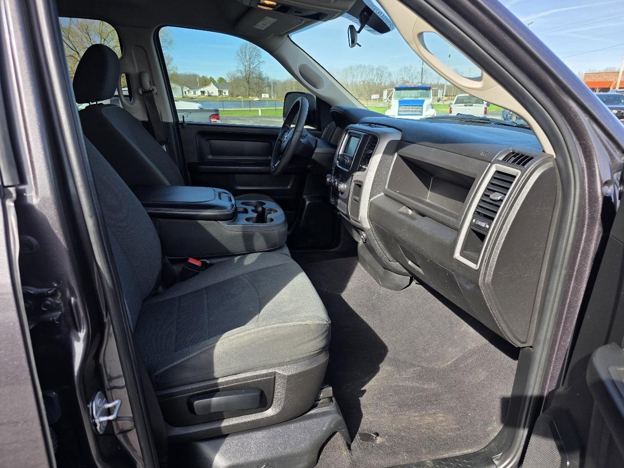 RAM 1500 Classic Tradesman Quad Cab 4WD 2021