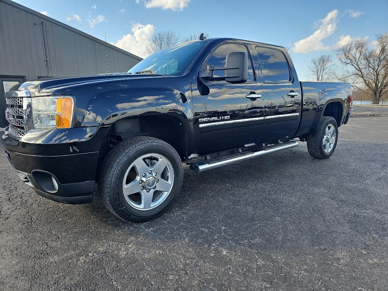 GMC Sierra 2500HD Denali Crew Cab 4WD 2011