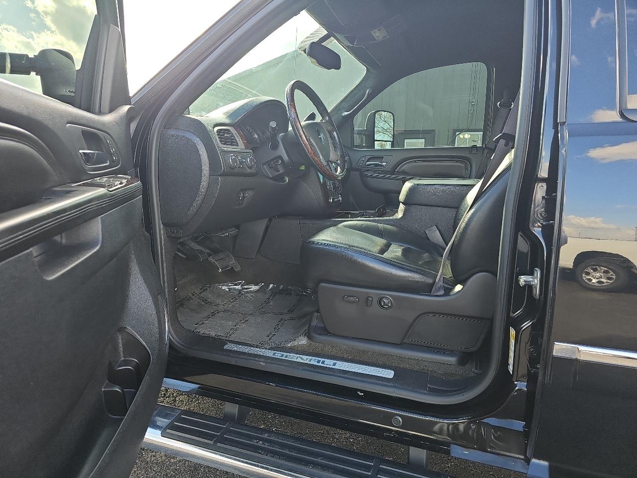 GMC Sierra 2500HD Denali Crew Cab 4WD 2011