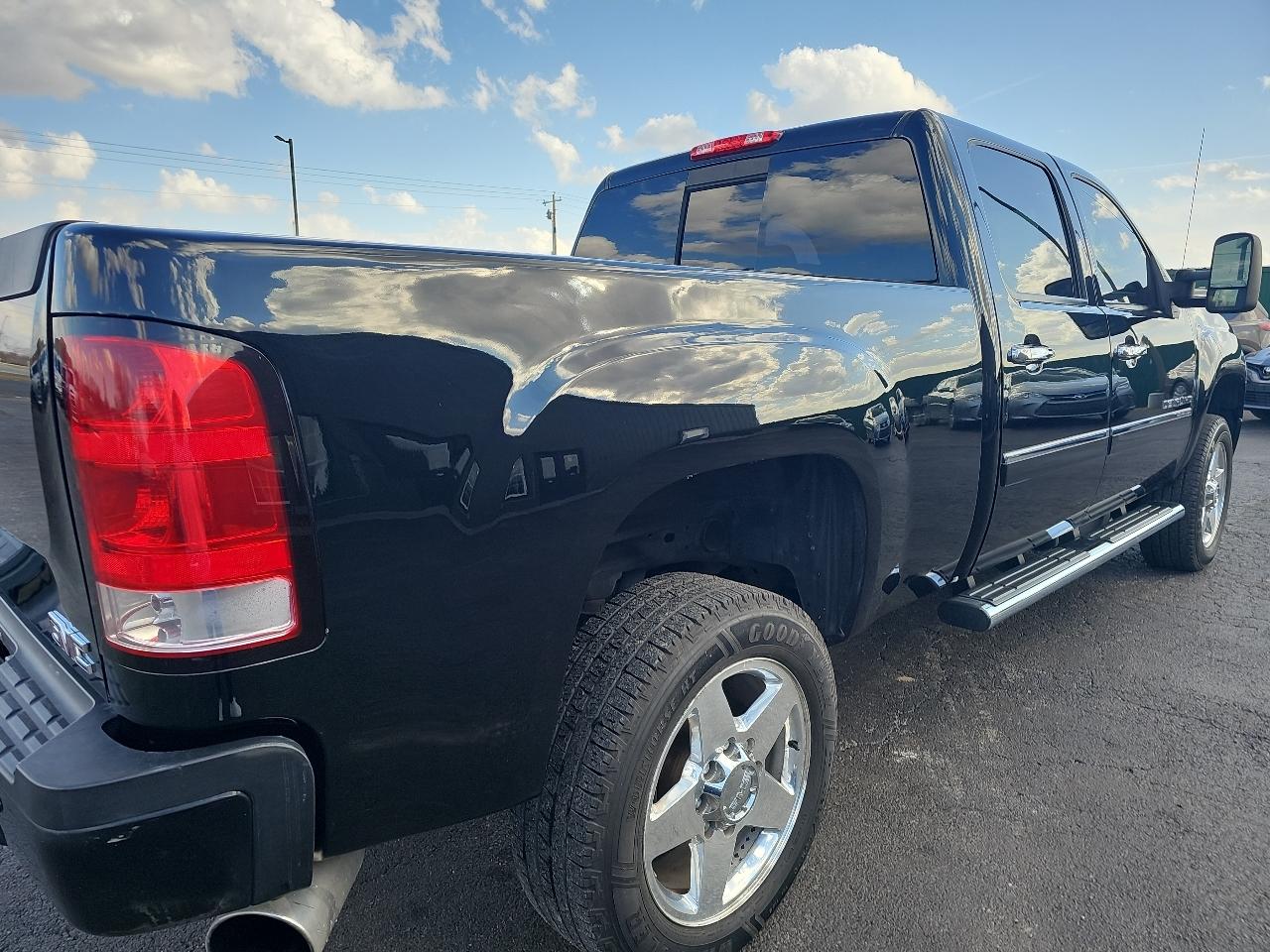 GMC Sierra 2500HD Denali Crew Cab 4WD 2011