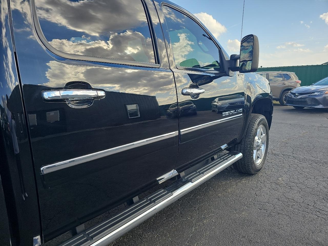 GMC Sierra 2500HD Denali Crew Cab 4WD 2011