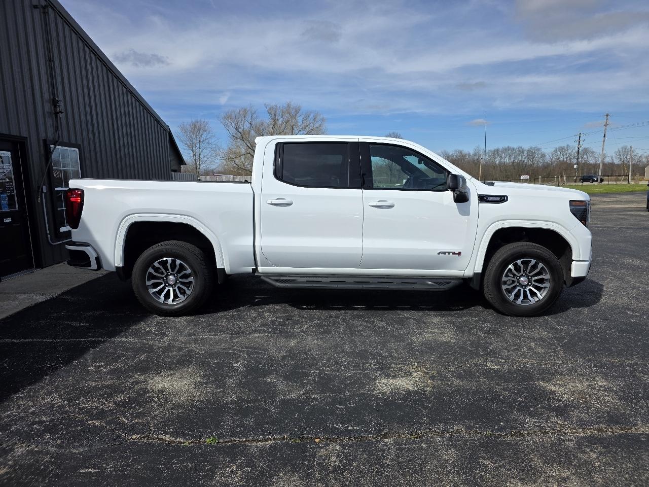 GMC Sierra 1500 AT4 Crew Cab 4WD 2022