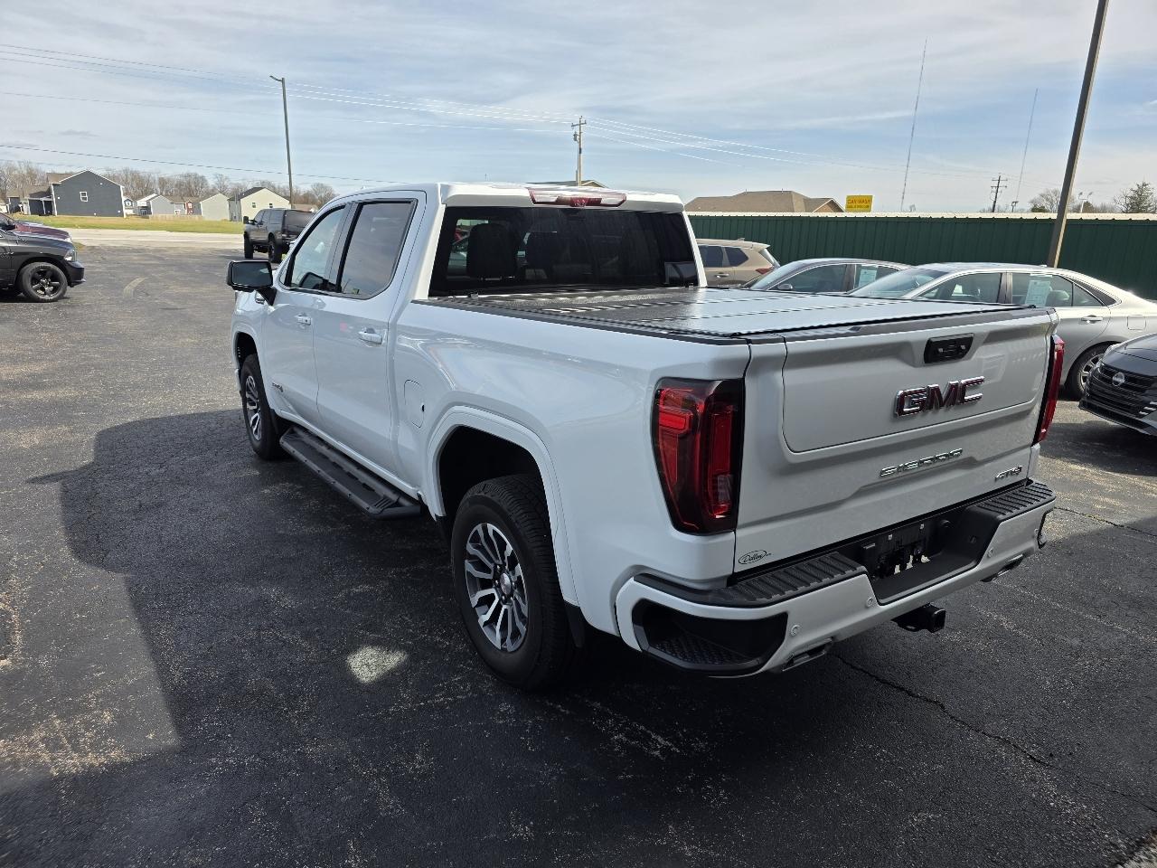 GMC Sierra 1500 AT4 Crew Cab 4WD 2022