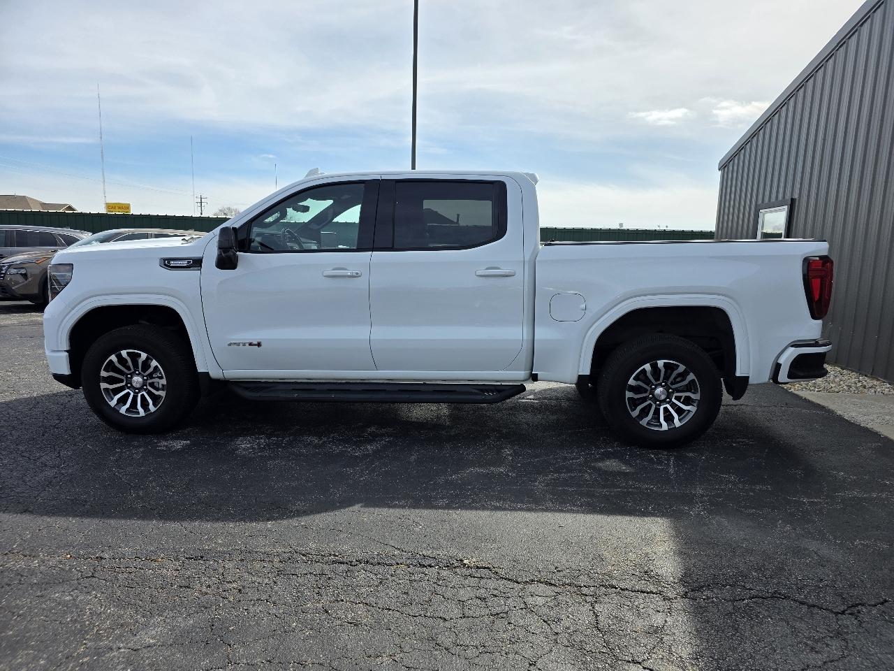 GMC Sierra 1500 AT4 Crew Cab 4WD 2022